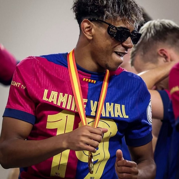 Gucci Accessories - GUCCI Black Sunglass